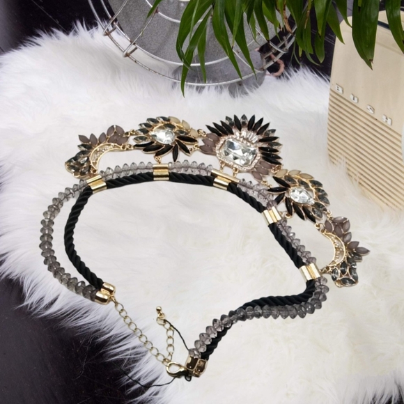 Liza Kim ~ Designer Gold Tone Statement Necklace/Choker with Multicolor Stones - Picture 3 of 5